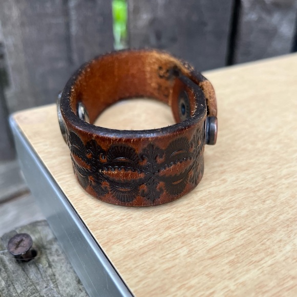 Handcrafted Tooled Leather Cuff Bracelet With Shotgun Shell Centerpiece - Picture 4 of 14